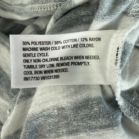 Mossimo Supply Co Gray White Striped Long Sleeve Henley Top Women’s XXL Casual - Picture 4 of 4